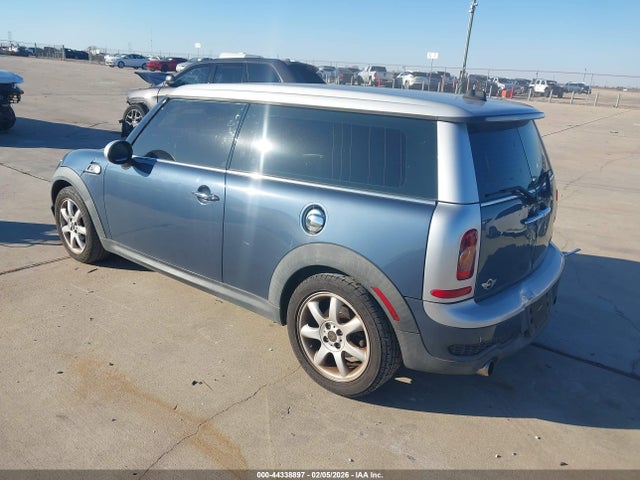 2010 MINI COOPER S CLUBMAN WMWMM3C54ATP94609 Photo 2