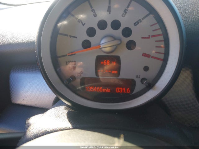 2010 MINI COOPER S CLUBMAN WMWMM3C54ATP94609 Photo 6