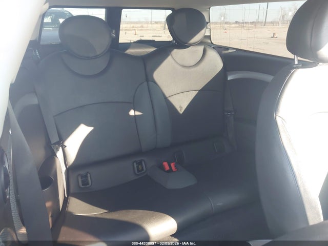 2010 MINI COOPER S CLUBMAN WMWMM3C54ATP94609 Photo 7