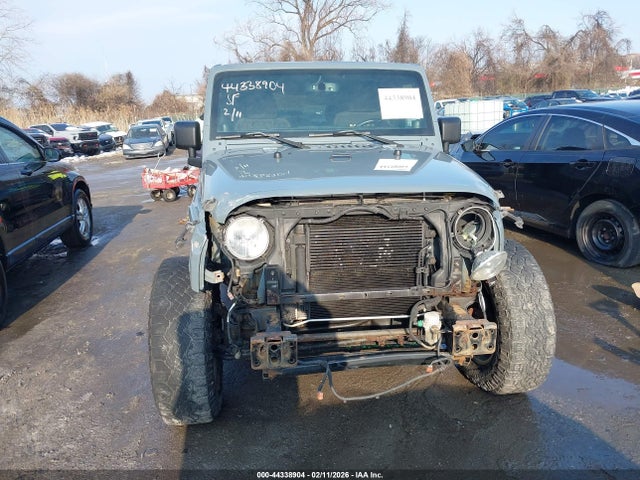 44338904 :رقم المزاد ، 1C4BJWEG0EL104797 vin ، 2014 Jeep Wrangler Unlimited Sahara مزاد بيع