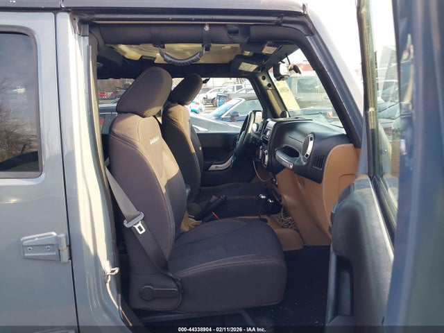 44338904 :رقم المزاد ، 1C4BJWEG0EL104797 vin ، 2014 Jeep Wrangler Unlimited Sahara مزاد بيع