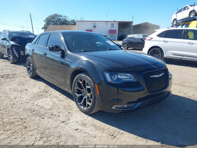 2016 CHRYSLER 300 2C3CCABGXGH175855