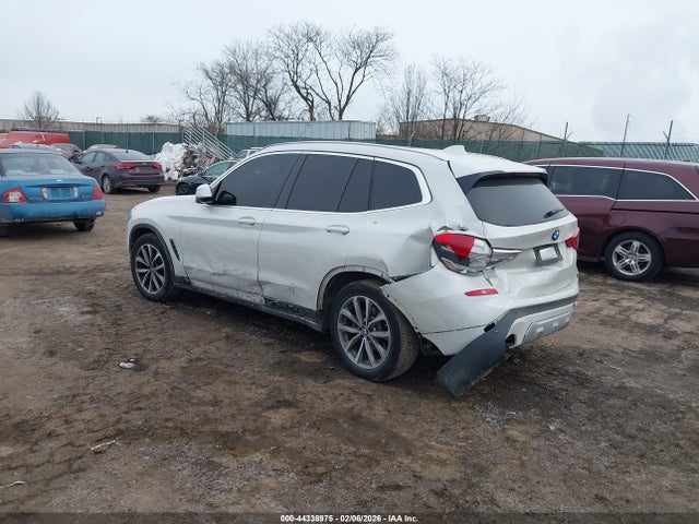 2018 BMW X3 5UXTR9C55JLD68187 Photo 2