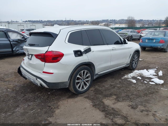 2018 BMW X3 5UXTR9C55JLD68187 Photo 3