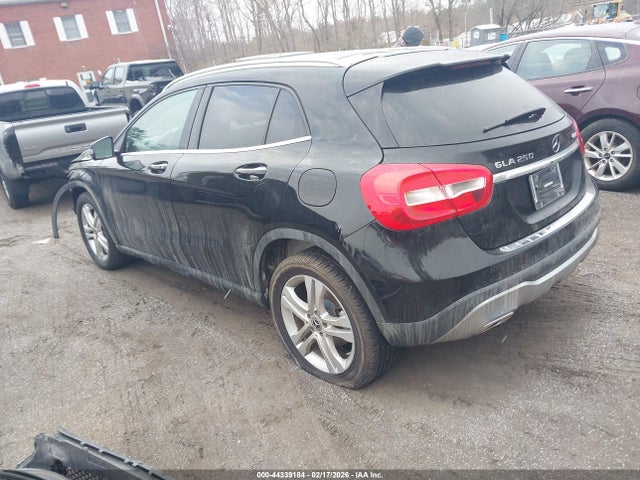 2019 MERCEDES-BENZ GLA 250 WDCTG4GB8KJ550173 Photo 2