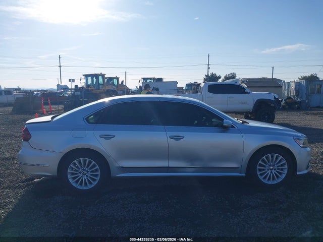1VWBT7A37HC074301 Volkswagen Passat 1.8t Se