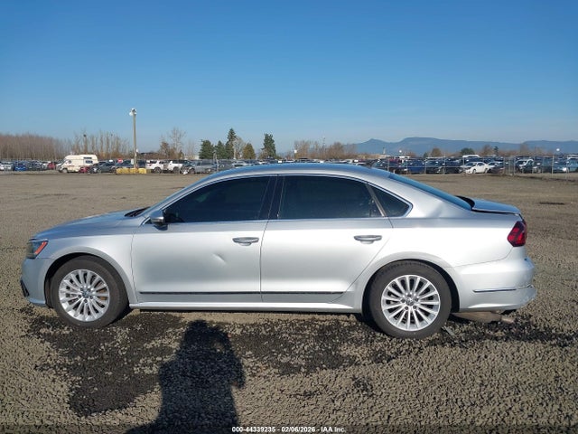 1VWBT7A37HC074301 Volkswagen Passat 1.8t Se
