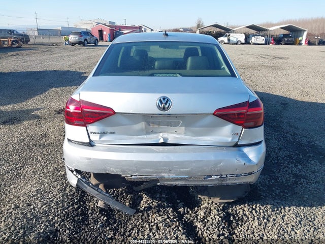 1VWBT7A37HC074301 Volkswagen Passat 1.8t Se