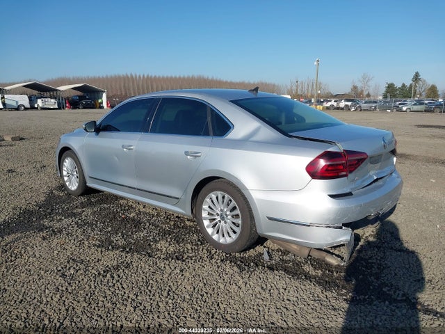 1VWBT7A37HC074301 Volkswagen Passat 1.8t Se