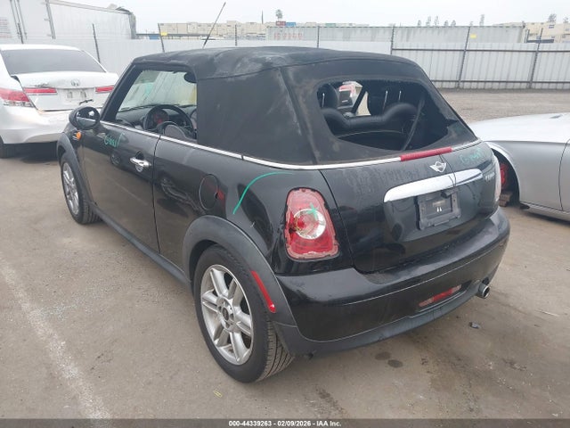 2015 MINI CONVERTIBLE WMWZN3C51FT266780 Photo 2