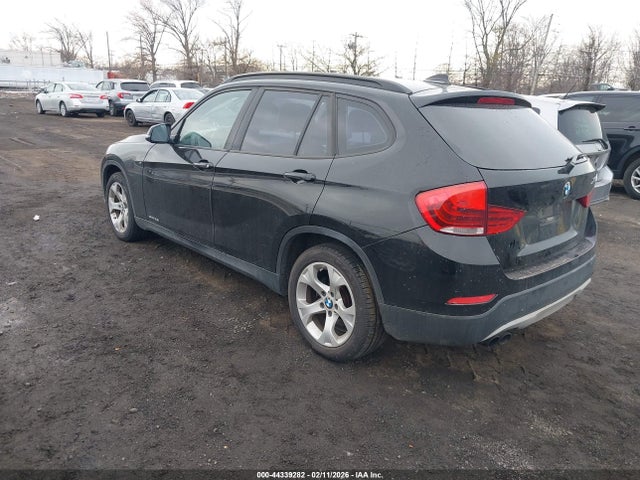 2013 BMW X1 WBAVM1C55DVW43635 Photo 2