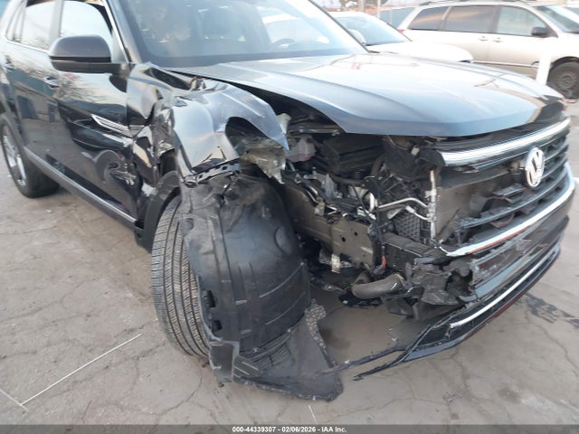Продаж на аукціоні авто 2024 Volkswagen Atlas Cross Sport 2.0t Sel R-line, vin: 1V2AE2CAXRC230564, номер лоту: 44339307