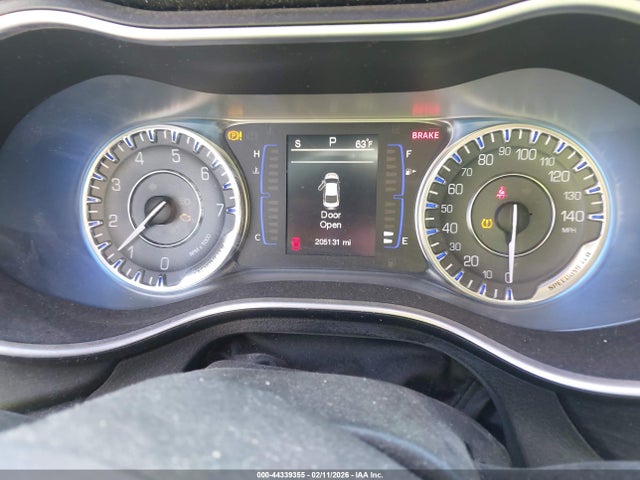 44339355 :رقم المزاد ، 1C3CCCAB6FN711076 vin ، 2015 Chrysler 200 Limited مزاد بيع