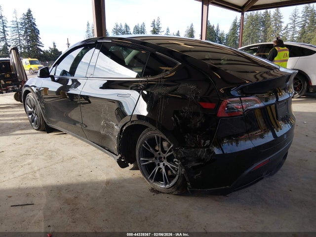 2025 TESLA MODEL Y 7SAYGDED5SF317278 Photo 2