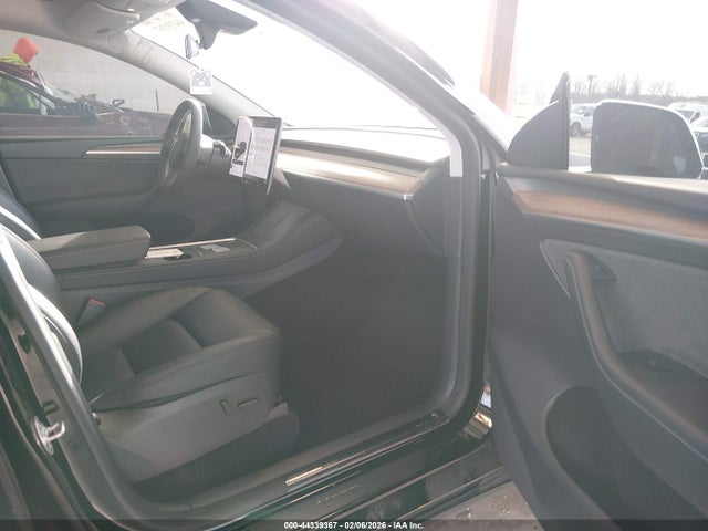 2025 TESLA MODEL Y 7SAYGDED5SF317278 Photo 4