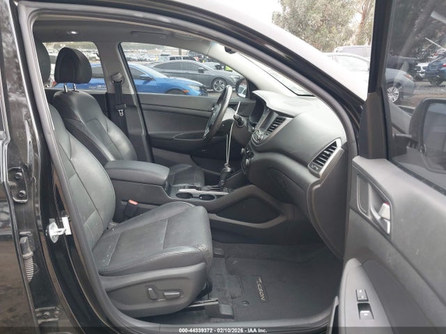 KM8J33A29HU371896 Hyundai Tucson Limited