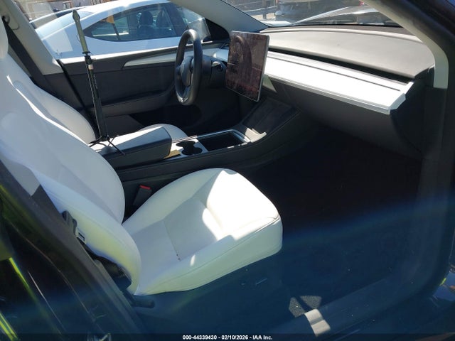 7SAYGDEE9RA225381 Tesla Model Y Long Range Dual Motor All-wheel Drive