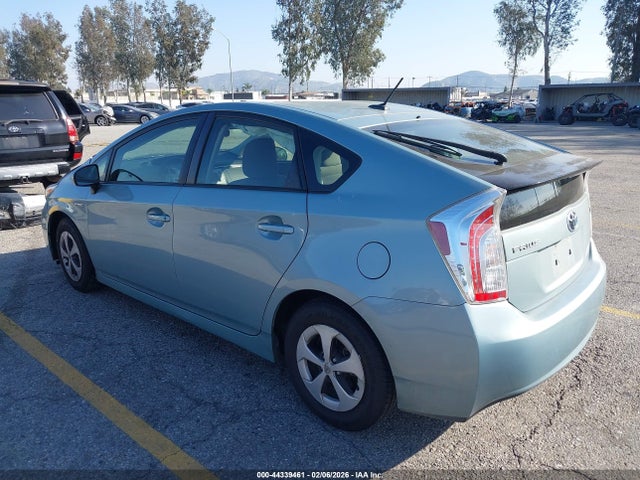 Toyota Prius Three 2015 JTDKN3DU9F1909057 Image 3