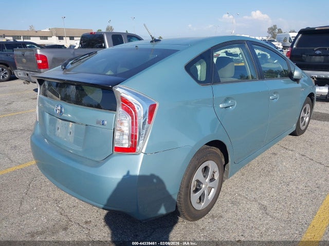 Toyota Prius Three 2015 JTDKN3DU9F1909057 Image 4