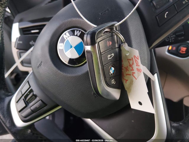 2018 BMW X1 WBXHT3C34J5L34105 Photo 10