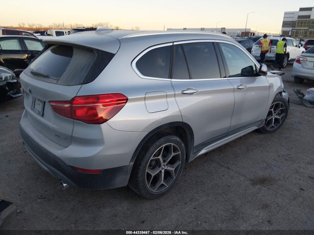2018 BMW X1 WBXHT3C34J5L34105 Photo 3