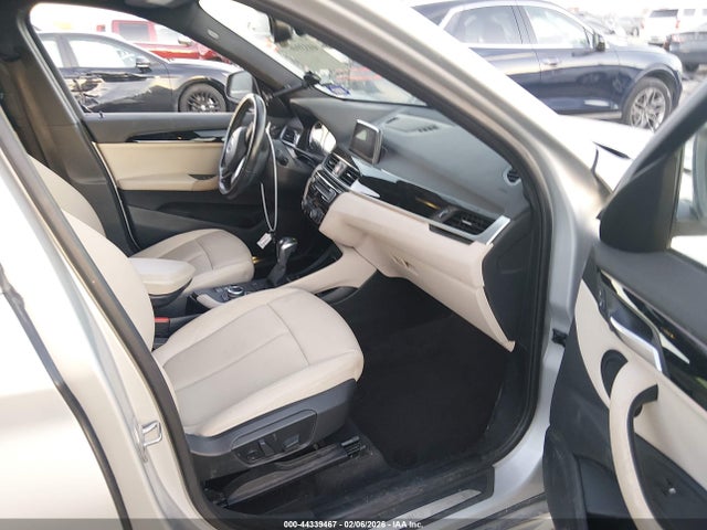 2018 BMW X1 WBXHT3C34J5L34105 Photo 4