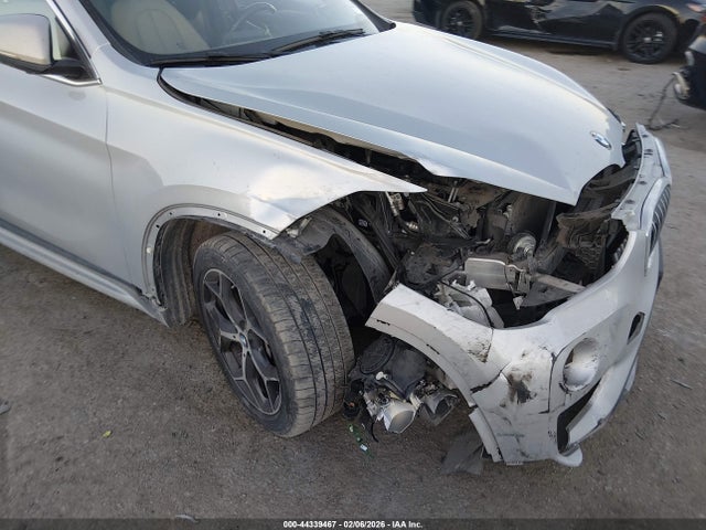 2018 BMW X1 WBXHT3C34J5L34105 Photo 5