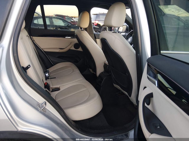 2018 BMW X1 WBXHT3C34J5L34105 Photo 7