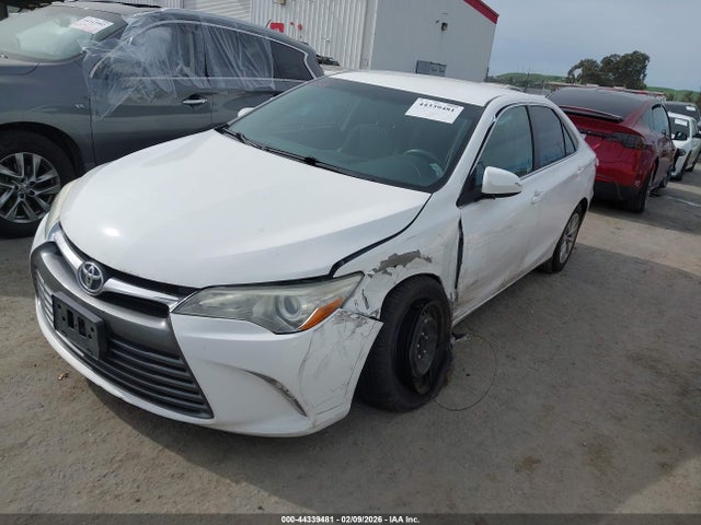 Toyota CAMRY LE 2015 4T1BF1FK3FU023811 Image 2