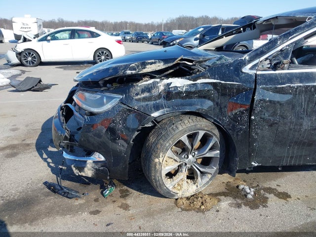 2015 Chrysler 200 C მანქანა იყიდება აუქციონზე, vin: 1C3CCCEG7FN615768, აუქციონის ნომერი: 44339551