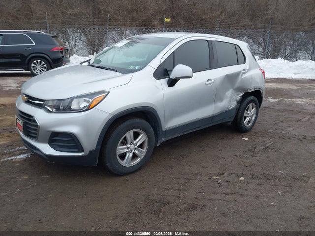 Chevrolet TRAX LS 2018 KL7CJNSB5JB625017 Image 2