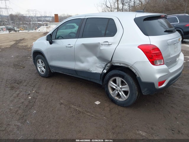 Chevrolet TRAX LS 2018 KL7CJNSB5JB625017 Image 3