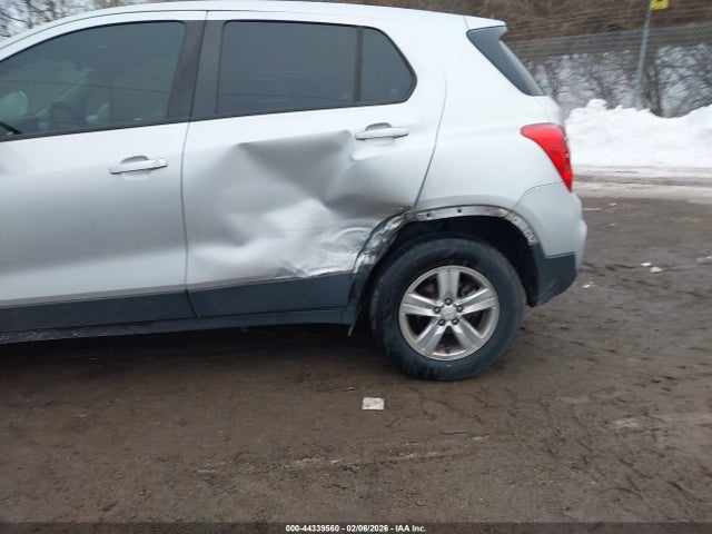 Chevrolet TRAX LS 2018 KL7CJNSB5JB625017 Image 6