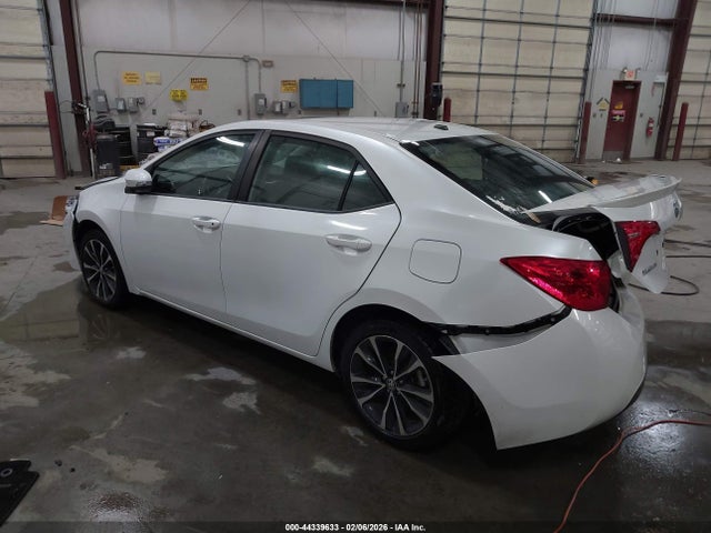 2018 TOYOTA COROLLA 5YFBURHEXJP817968 Photo 2