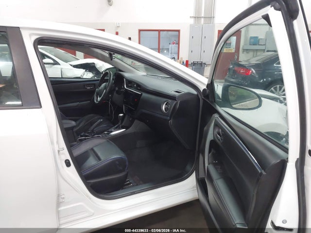 2018 TOYOTA COROLLA 5YFBURHEXJP817968 Photo 4
