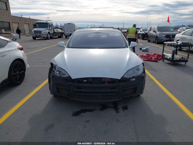 Tesla Model S P85 2014 5YJSA1H17EFP31719 Image 13