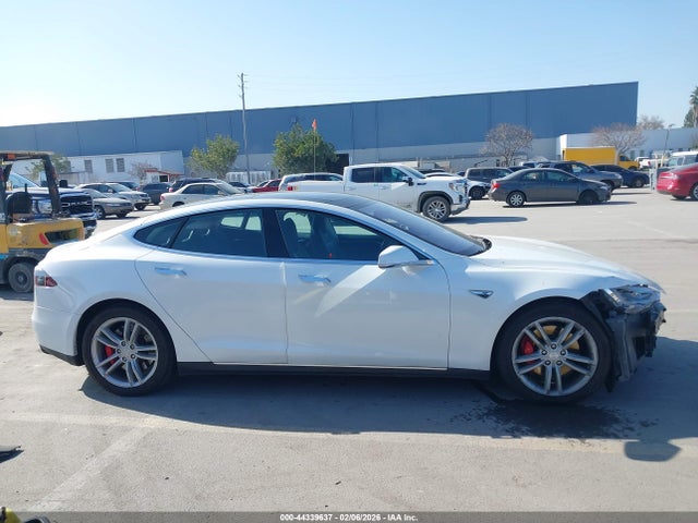 Tesla Model S P85 2014 5YJSA1H17EFP31719 Image 14