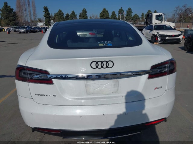 Tesla Model S P85 2014 5YJSA1H17EFP31719 Image 17