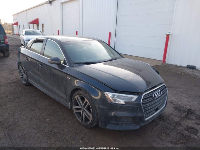 2018 AUDI A3 WAUGUGFF0J1032513