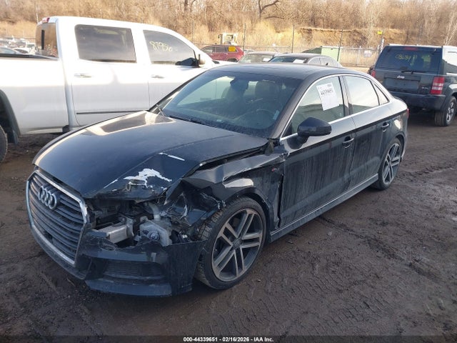 2018 AUDI A3 WAUGUGFF0J1032513 Photo 1