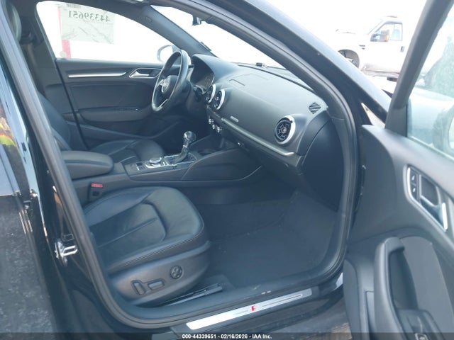 2018 AUDI A3 WAUGUGFF0J1032513 Photo 4