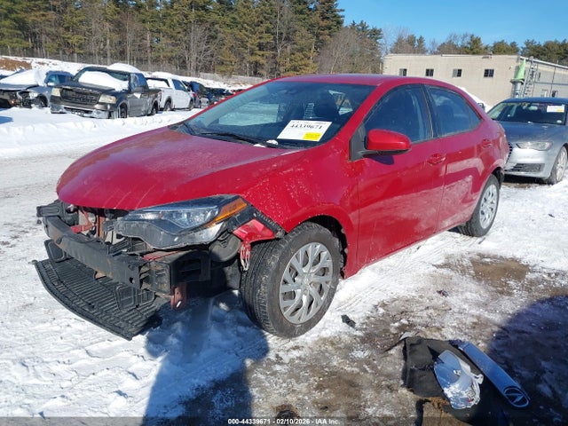 Toyota COROLLA LE 2018 5YFBURHE5JP818803 Image 2