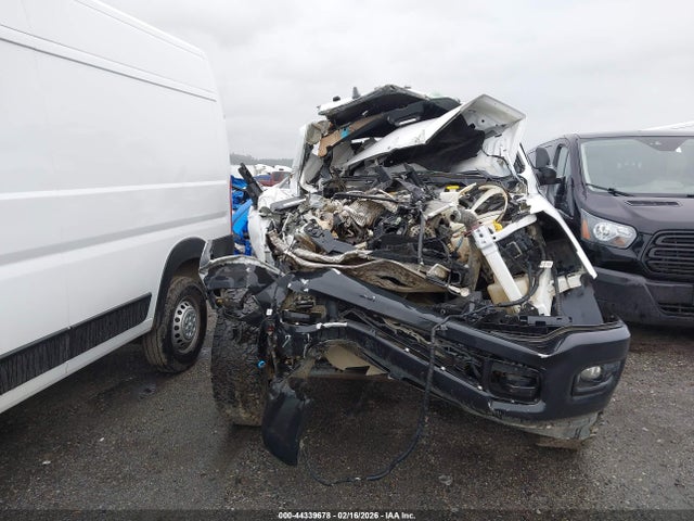 3C6MR5AJ3MG572247 RAM 2500 Tradesman 4x4 8&#039; Box