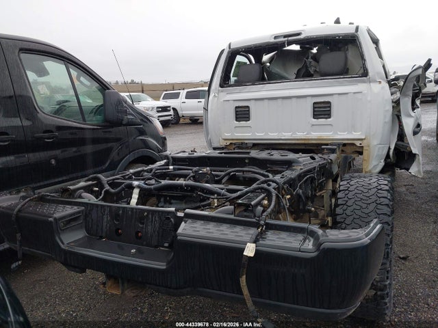 3C6MR5AJ3MG572247 RAM 2500 Tradesman 4x4 8&#039; Box