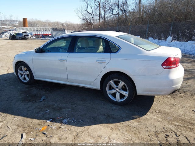 2015 VOLKSWAGEN PASSAT 1VWBT7A36FC010747 Photo 2
