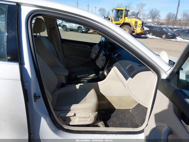 2015 VOLKSWAGEN PASSAT 1VWBT7A36FC010747 Photo 4