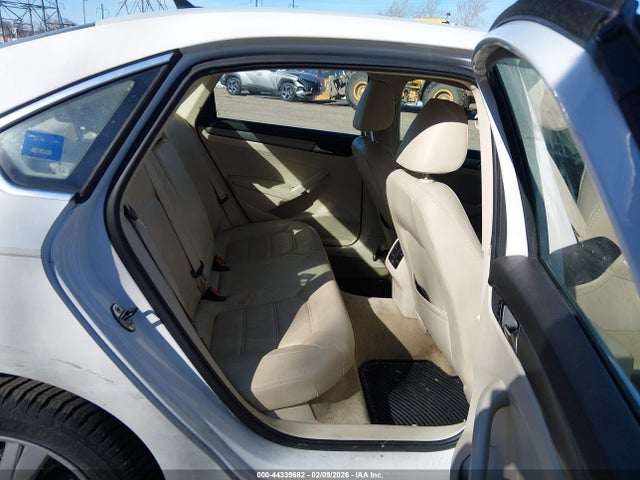 2015 VOLKSWAGEN PASSAT 1VWBT7A36FC010747 Photo 7