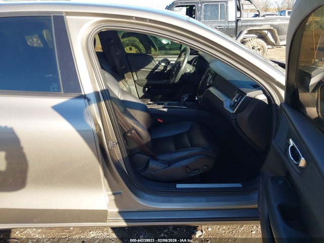 2019 Volvo S60 T5 Momentum მანქანა იყიდება აუქციონზე, vin: 7JR102FK3KG006444, აუქციონის ნომერი: 44339923