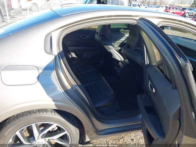 2019 Volvo S60 T5 Momentum მანქანა იყიდება აუქციონზე, vin: 7JR102FK3KG006444, აუქციონის ნომერი: 44339923