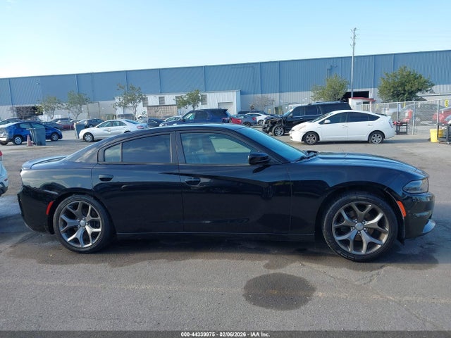 2C3CDXHG3FH896881 Dodge Charger Sxt